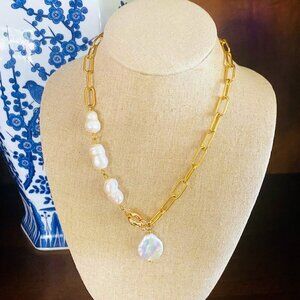 Baroque Pearl Accent Gold Tone Chain Link Necklace With Front Clasp 18"